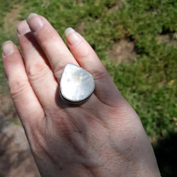 New Mother of Pearl 925 Silver Statement Ring. - Picture 5 of 9